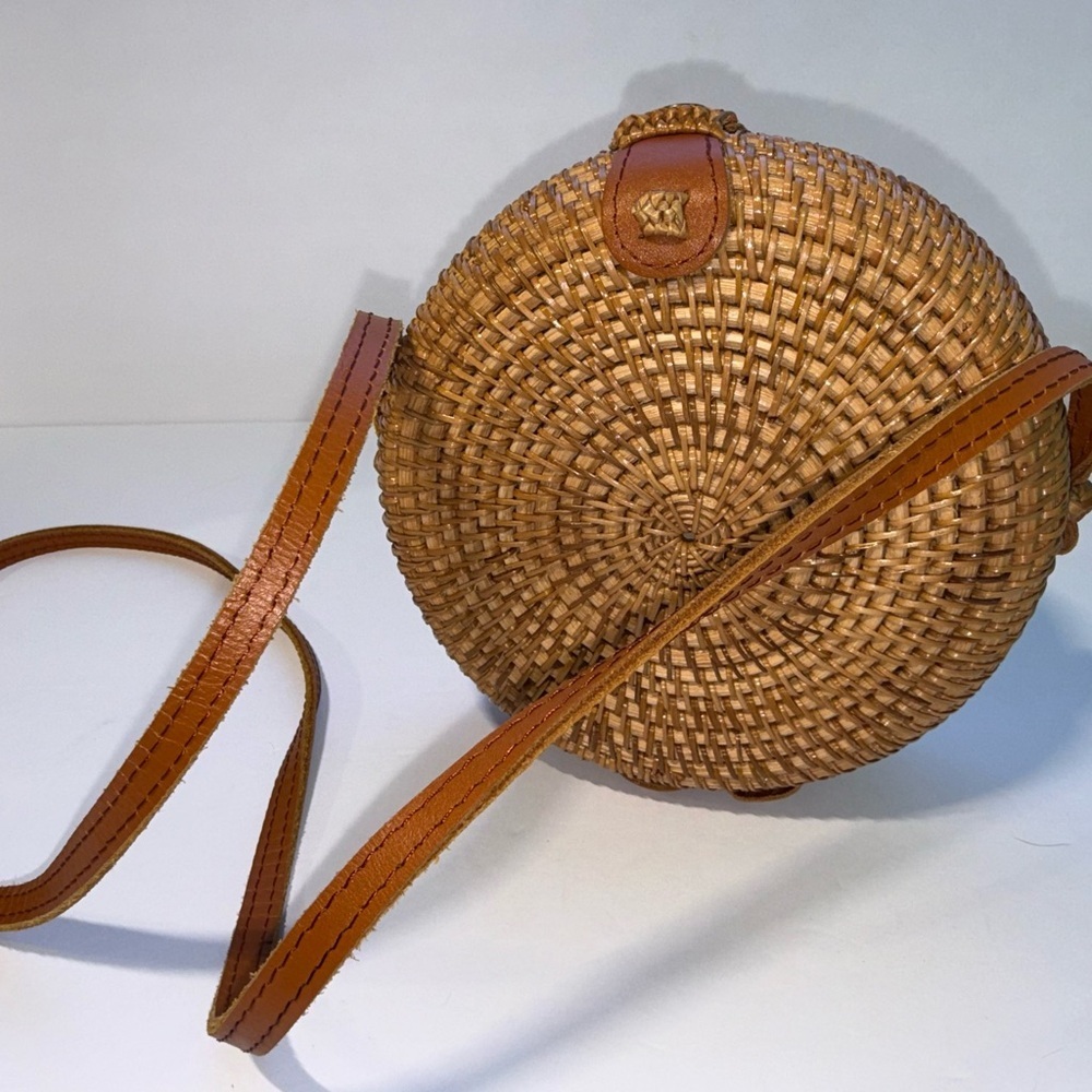 Round Woven Tan Shoulder Bag - Picture 3 of 5